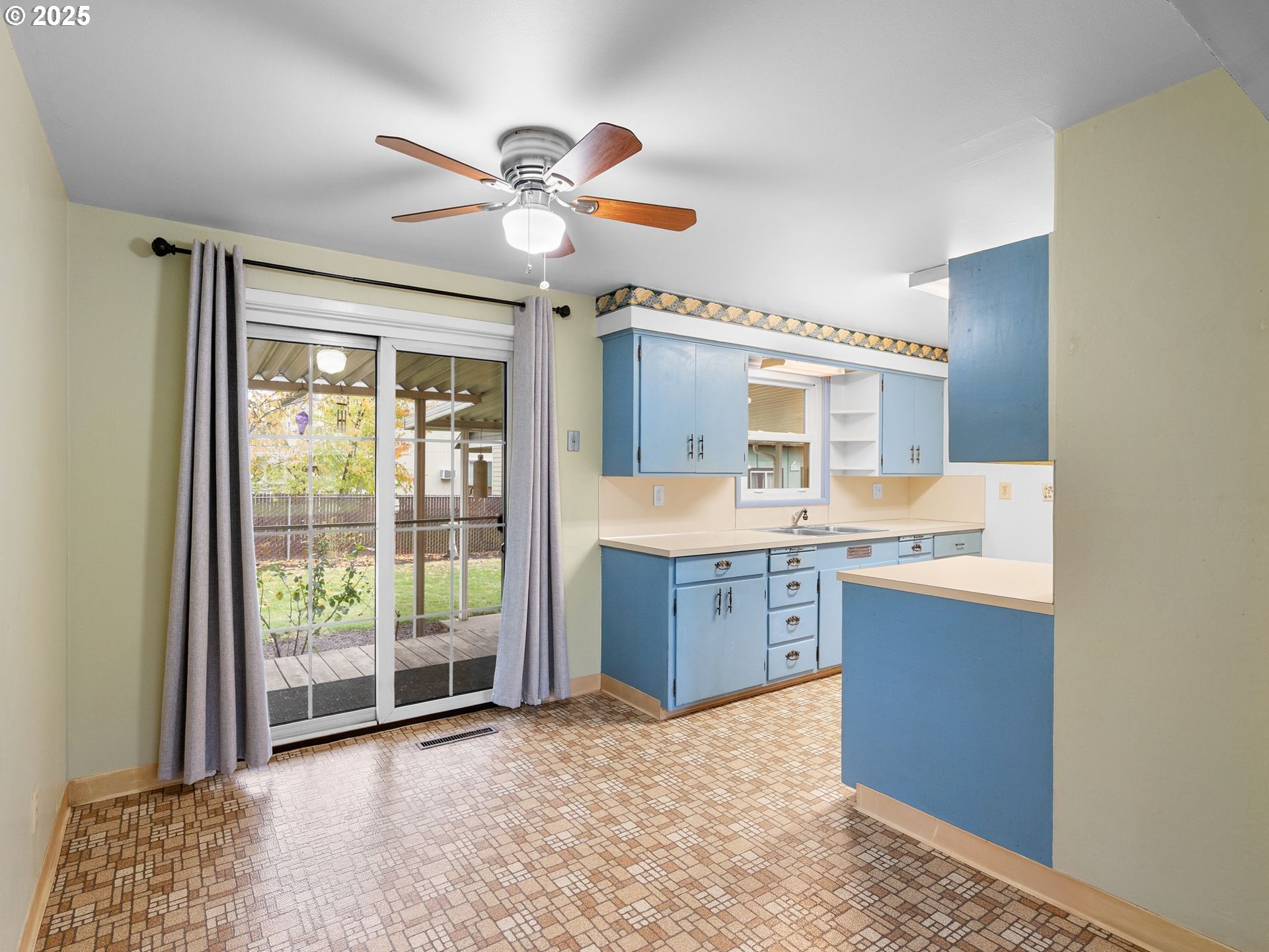 426 Northeast 116th Place Portland, OR 97220 - Photo 8 of 42 a large bathroom with a granite countertop tub sink shower and mirror