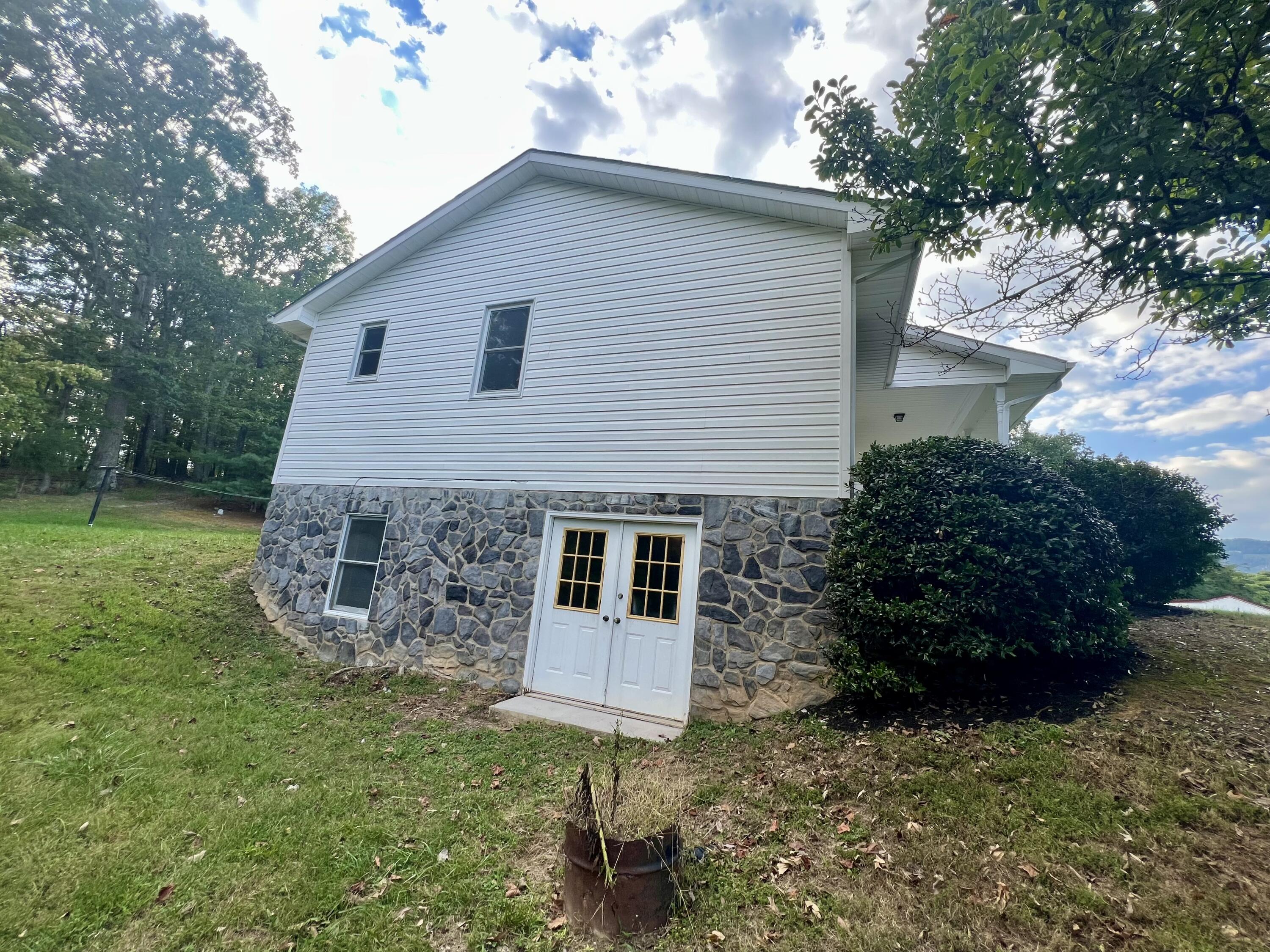 1164 Tree Top Lane Blue Ridge, VA 24064 - Photo 24 of 31 IMG_6416