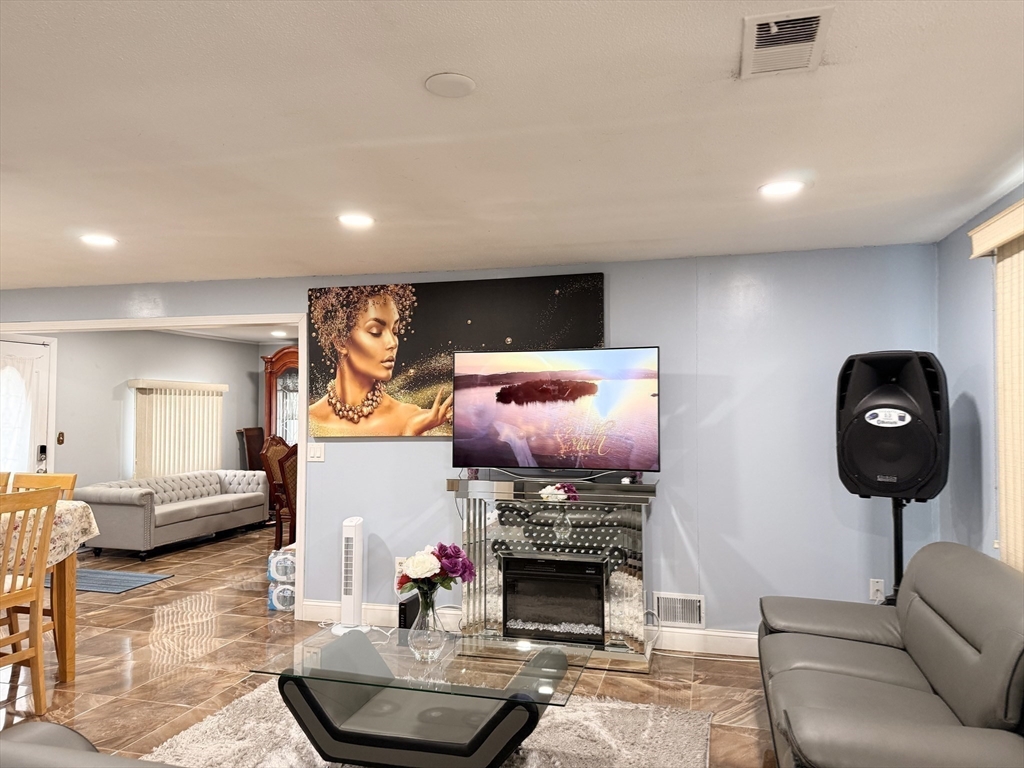 15 Wachusetts Road Brockton, MA 02302 - Photo 9 of 31