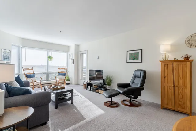 $300,000 | 148 Breakwater Drive, Unit 804, South Portland, ME 04106