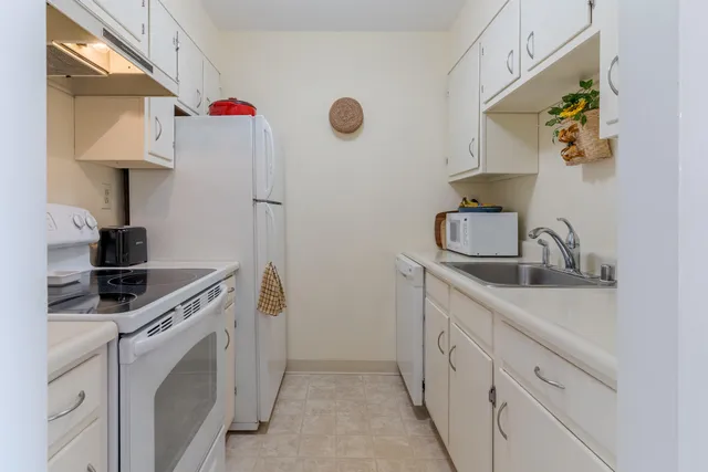 $300,000 | 148 Breakwater Drive, Unit 804, South Portland, ME 04106