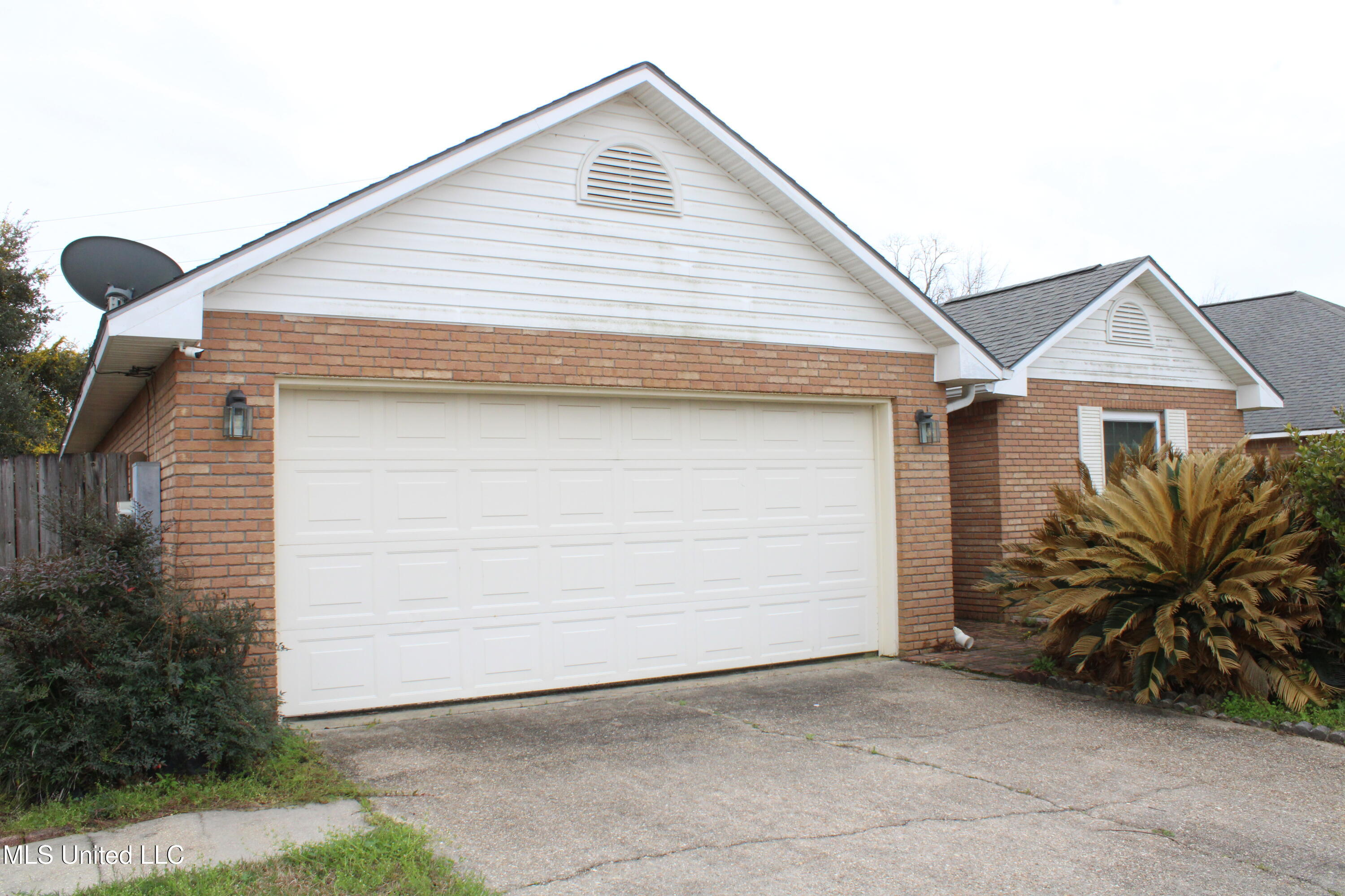 2077 Crane Ridge Biloxi, MS 39532 - Photo 1 of 33 IMG_1542