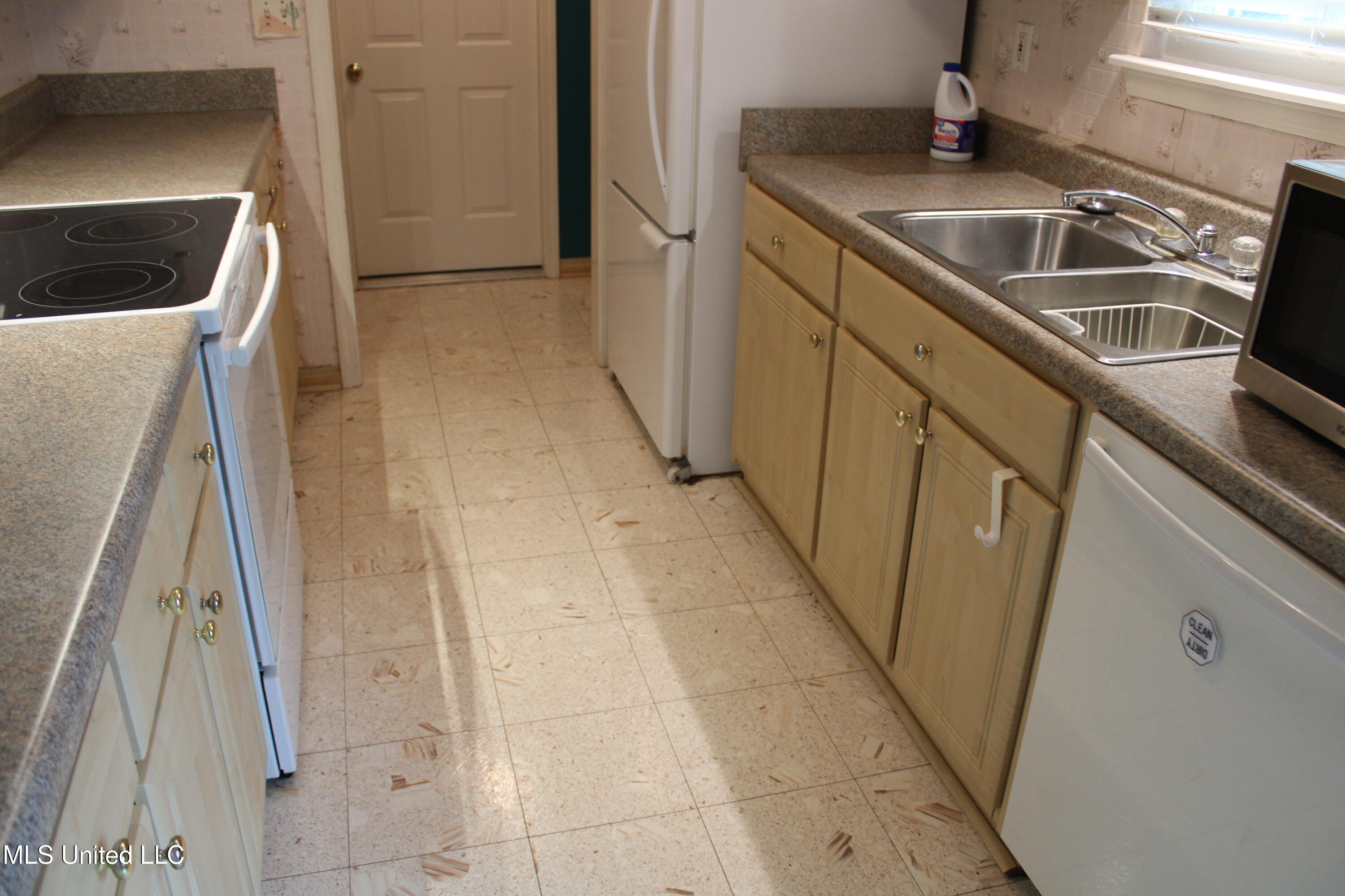 2077 Crane Ridge Biloxi, MS 39532 - Photo 12 of 33 IMG_1513
