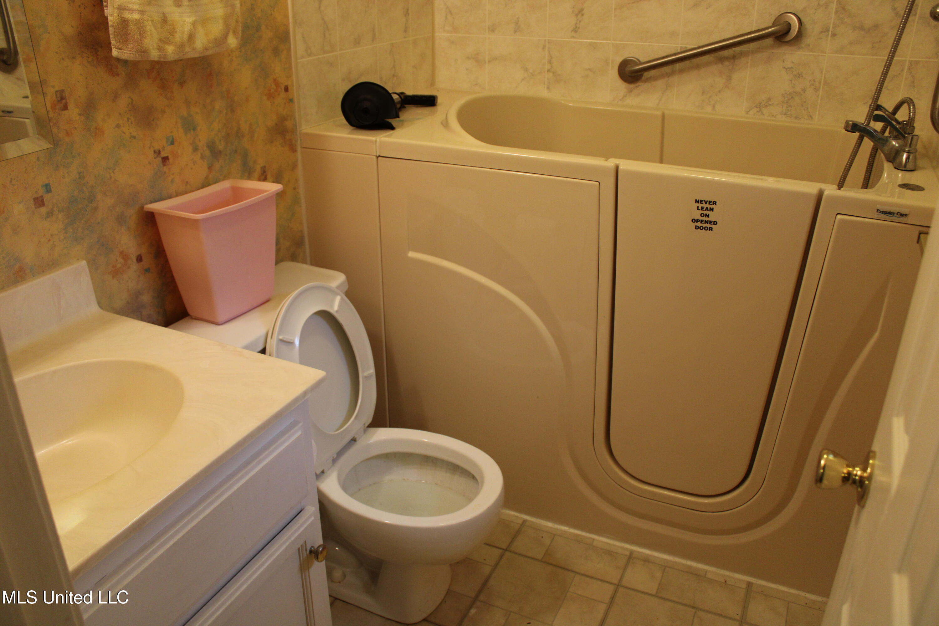 2077 Crane Ridge Biloxi, MS 39532 - Photo 19 of 33 IMG_1524