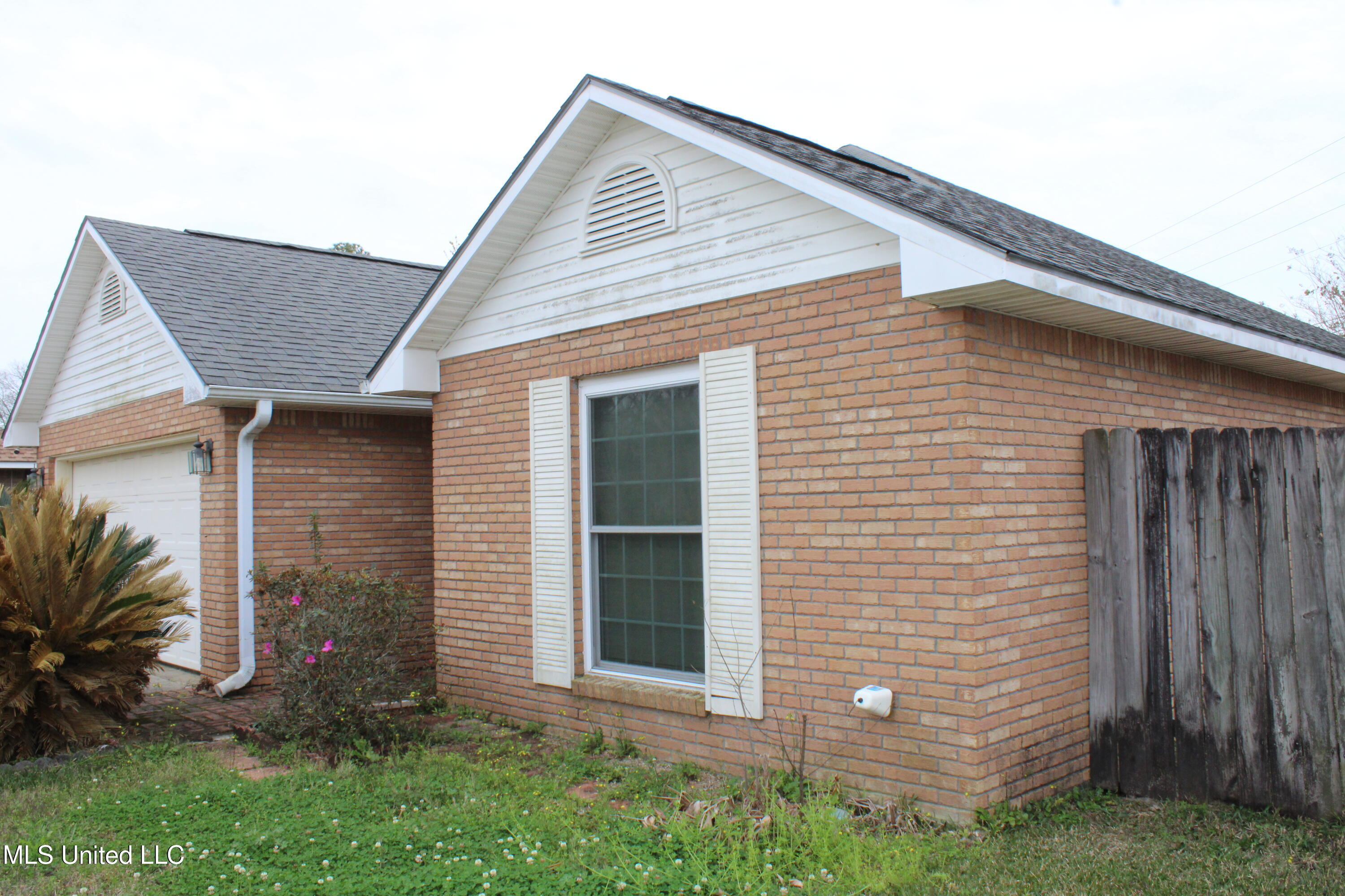 2077 Crane Ridge Biloxi, MS 39532 - Photo 4 of 33 IMG_1545