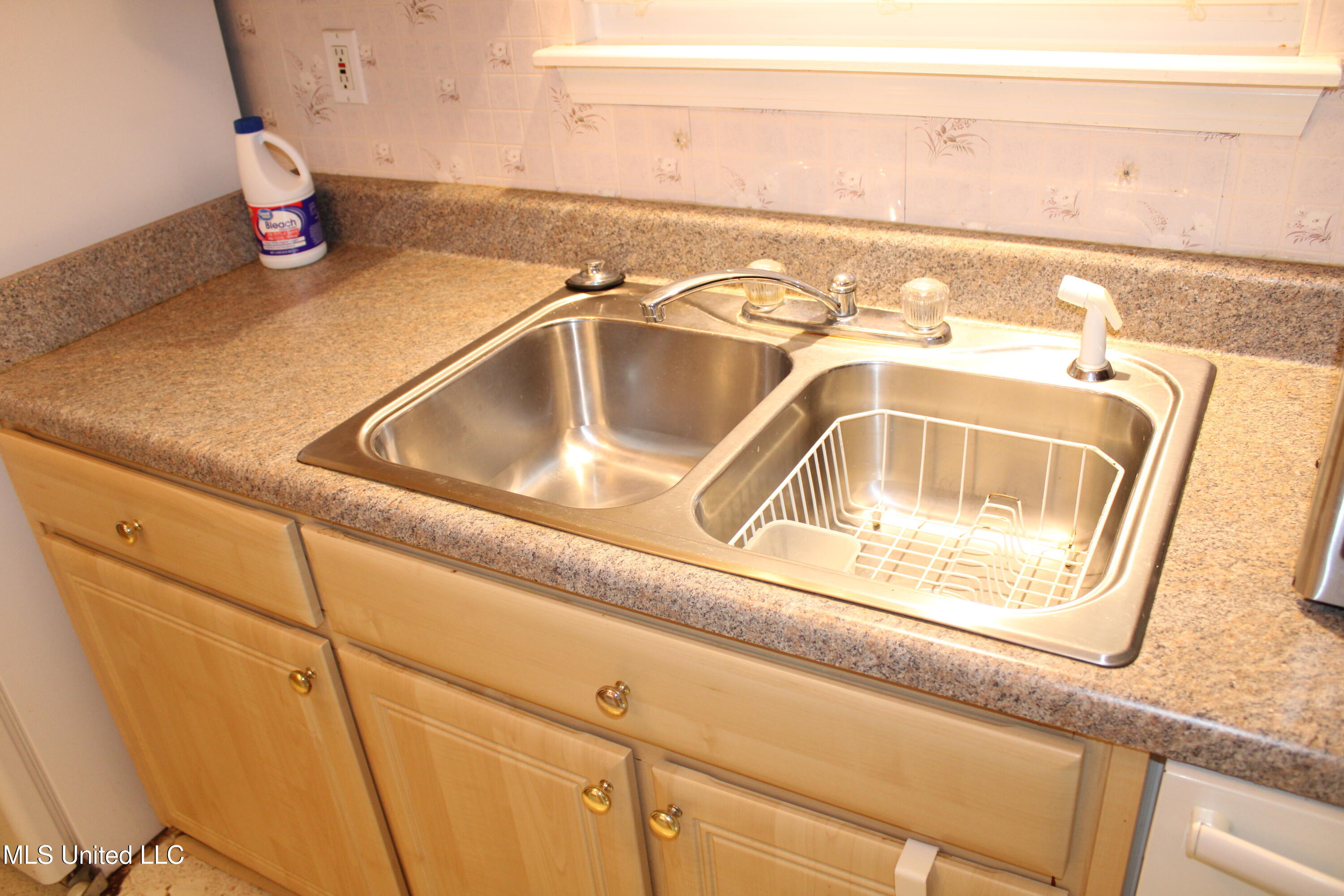 2077 Crane Ridge Biloxi, MS 39532 - Photo 10 of 33 IMG_1509