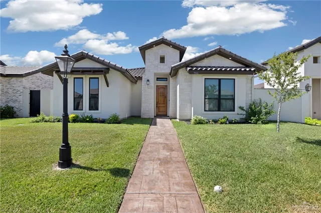 $3,250 | 701 Grayson Avenue, McAllen, TX 78504