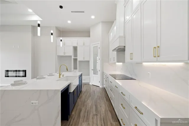 $3,250 | 701 Grayson Avenue, McAllen, TX 78504