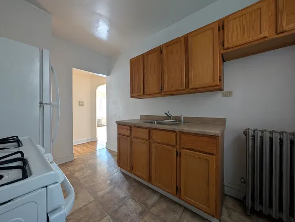 $2,195 | 2948 North Albany Avenue, Unit 1W, Chicago, IL 60618