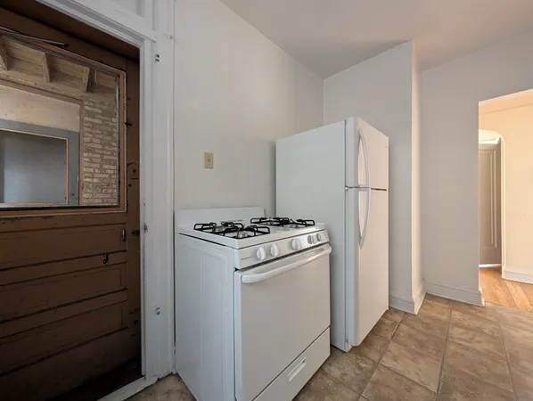 $2,195 | 2948 North Albany Avenue, Unit 1W, Chicago, IL 60618