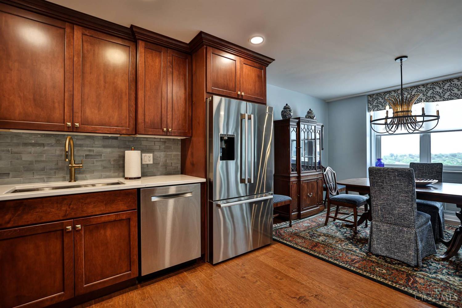 2444 Madison Road, Unit 912 Cincinnati, OH 45208 - Photo 6 of 29 Gallery Image 6