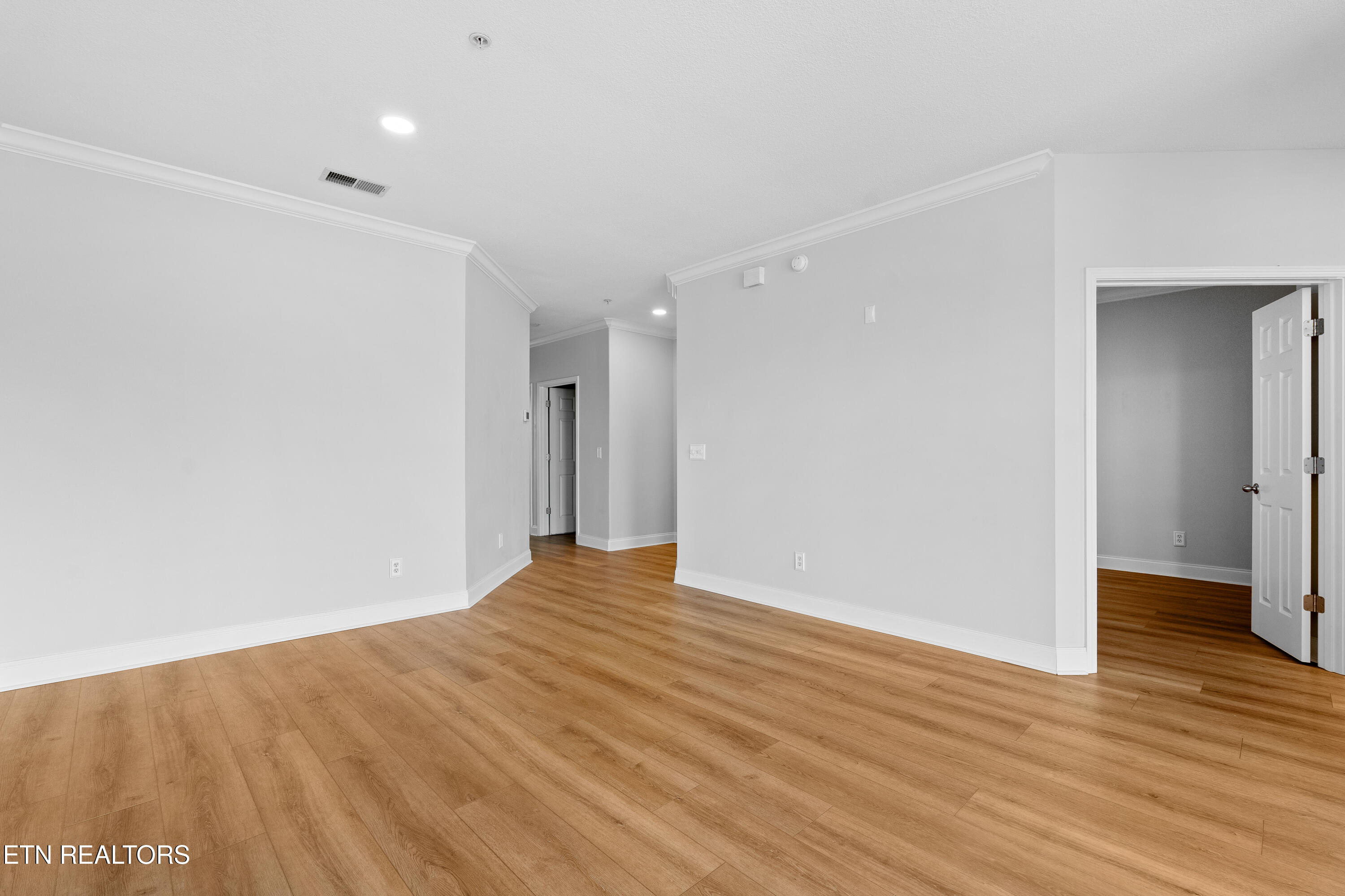 555 Rarity Bay Parkway, Unit 106 Vonore, TN 37885 - Photo 14 of 37 DSC05414