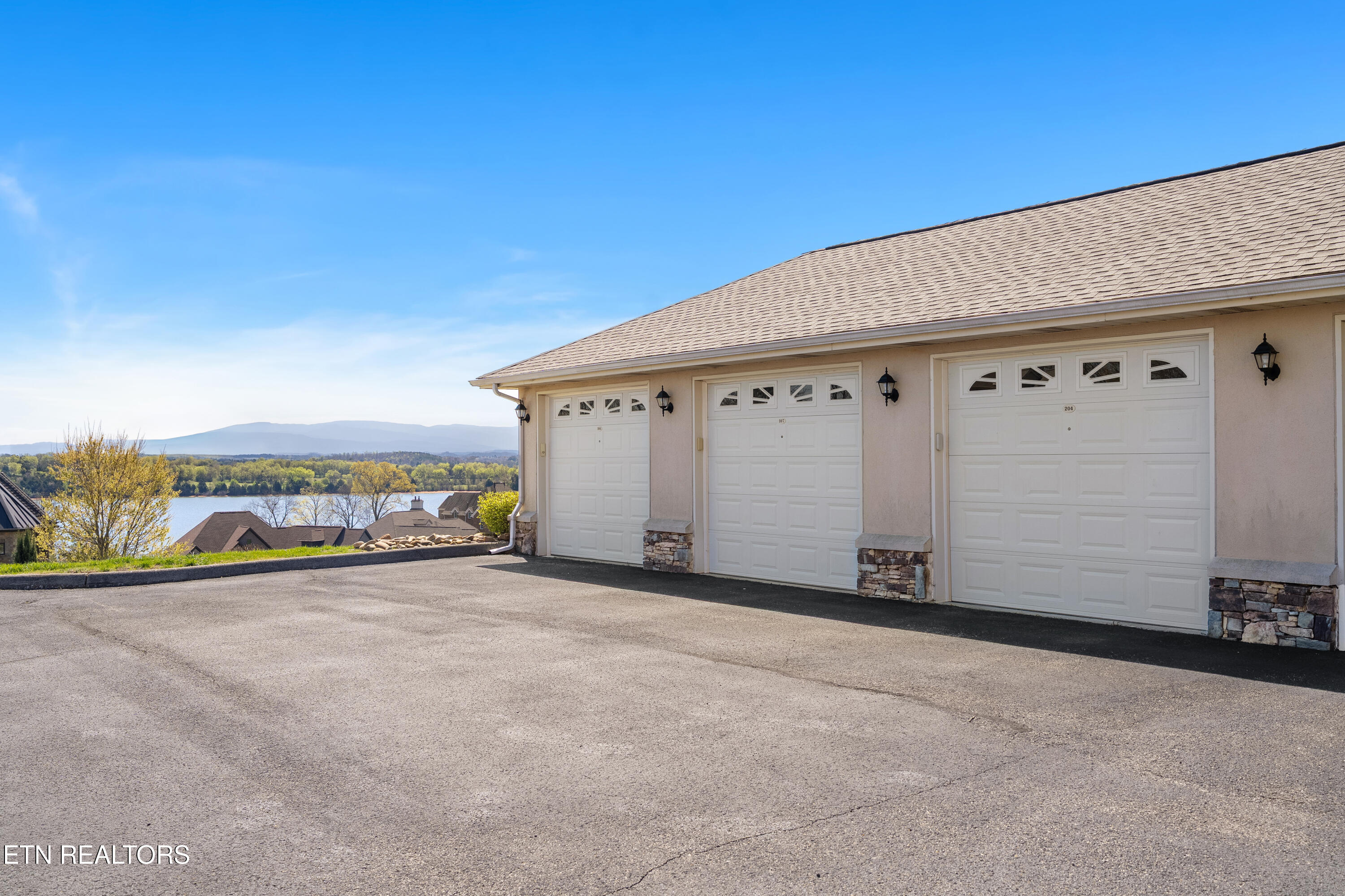 555 Rarity Bay Parkway, Unit 106 Vonore, TN 37885 - Photo 27 of 37 DSC02003