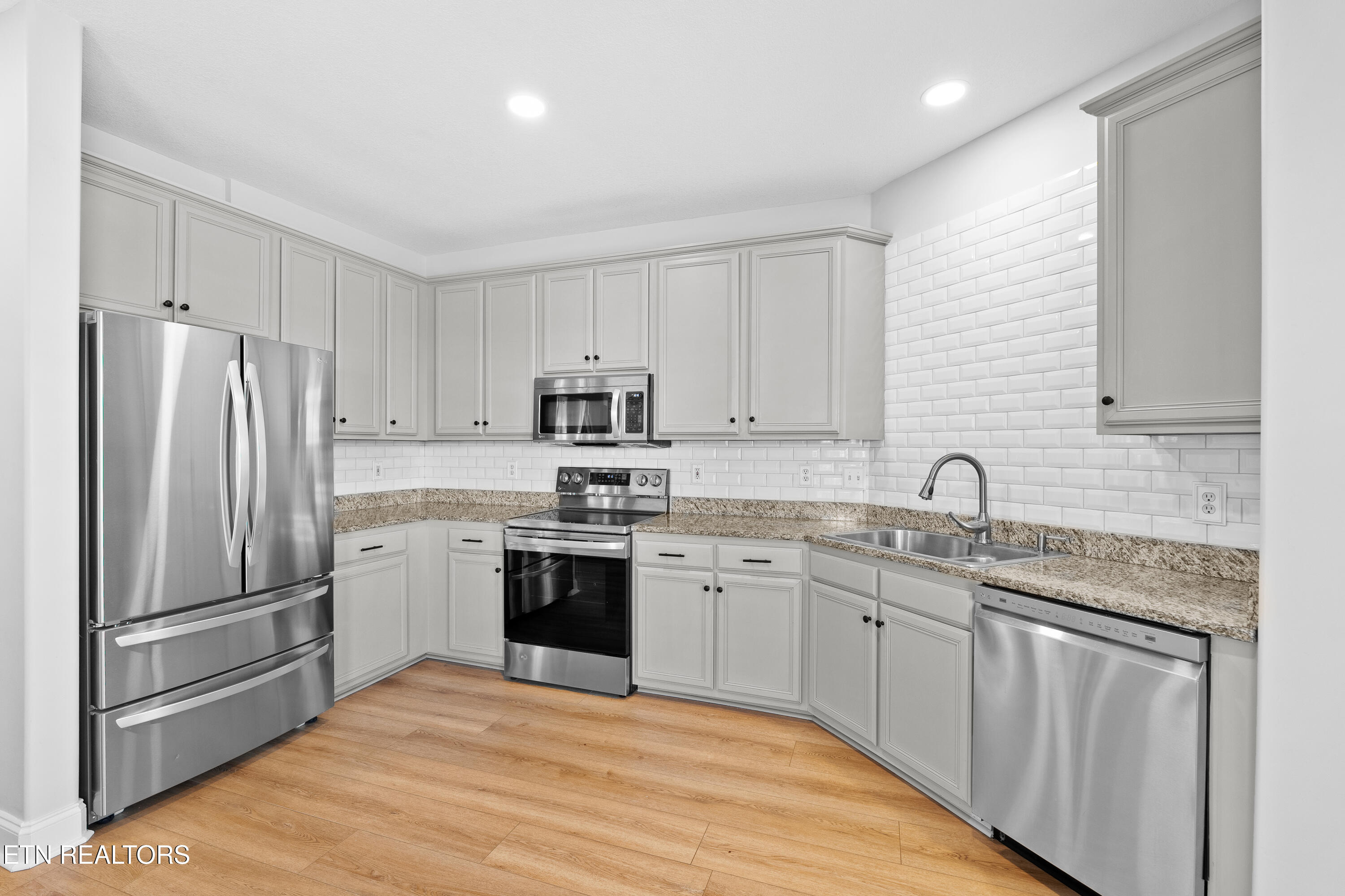 555 Rarity Bay Parkway, Unit 106 Vonore, TN 37885 - Photo 5 of 37 DSC05454