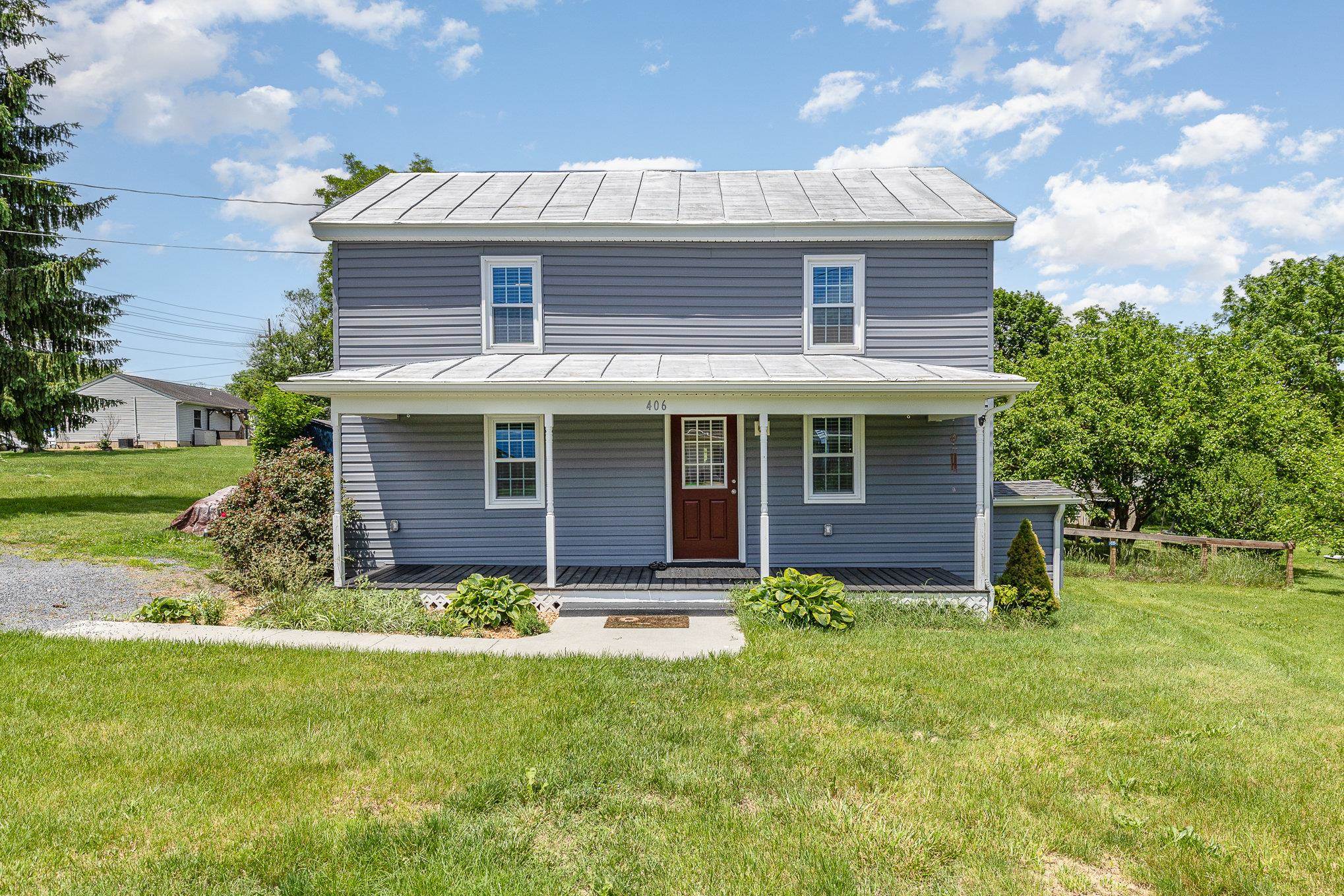 406 6th Street Luray, VA 22835 - Photo 3 of 28 a view of a house with yard and a large tree
