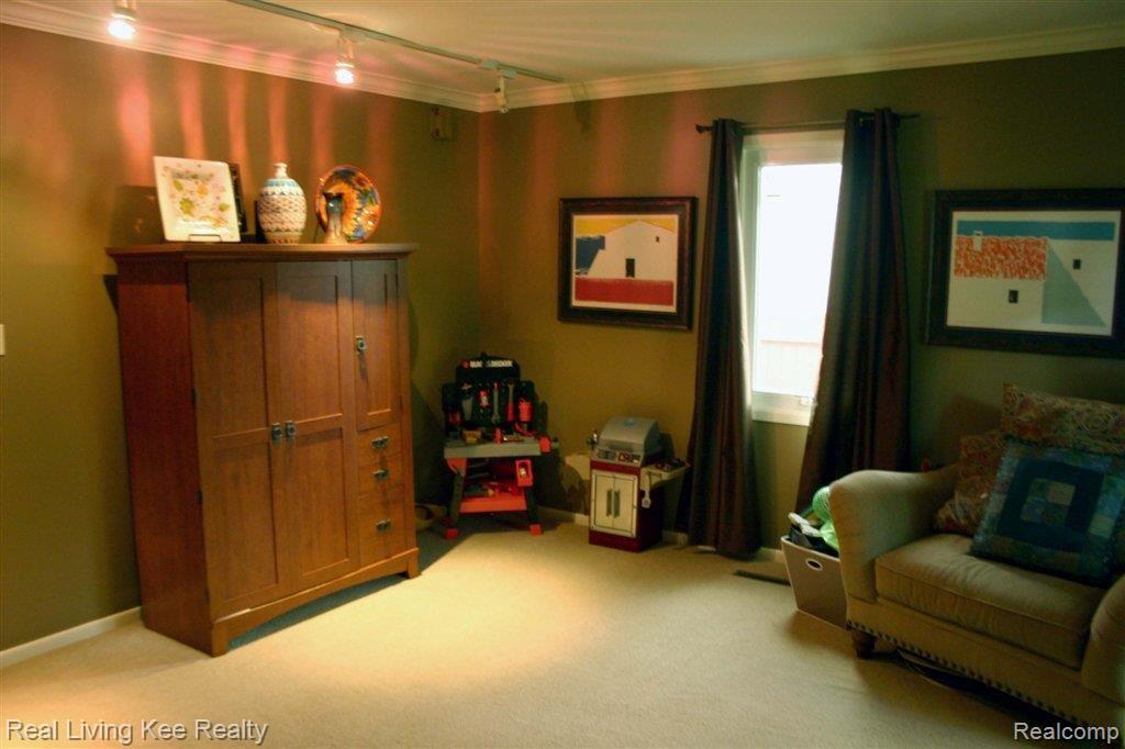 3660 Alida Avenue Rochester, MI 48309 - Photo 6 of 24 Living Room.jpg