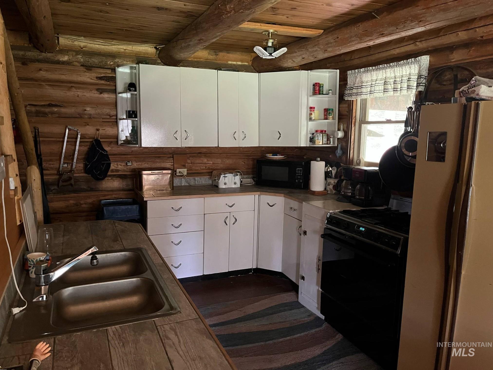 3695 West Mountain Road Anatone, WA 99401 - Photo 2 of 41