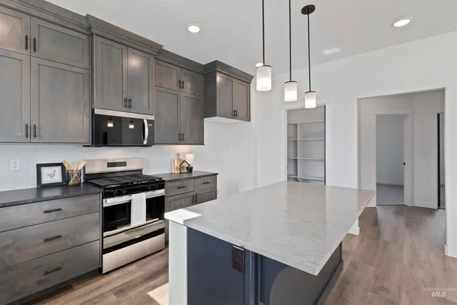 $369,900 | 819 Waveland Avenue, Filer, ID 83328