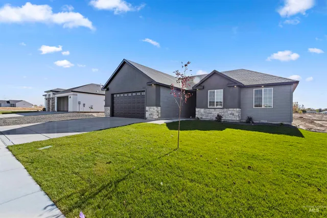 $369,900 | 819 Waveland Avenue, Filer, ID 83328