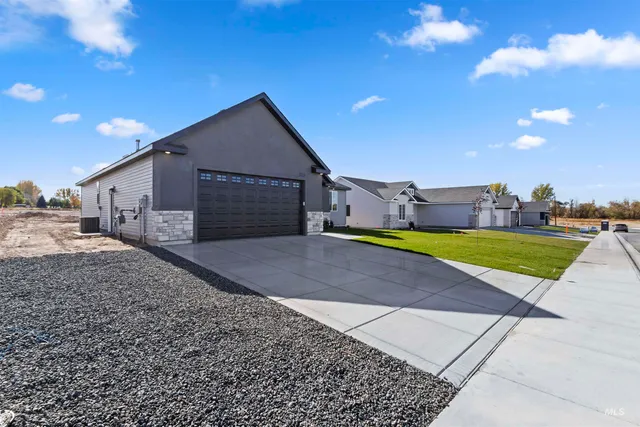 $369,900 | 819 Waveland Avenue, Filer, ID 83328