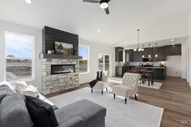 $369,900 | 819 Waveland Avenue, Filer, ID 83328