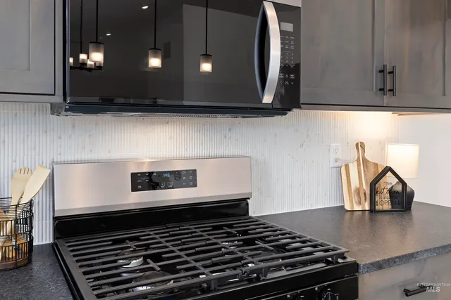 $369,900 | 819 Waveland Avenue, Filer, ID 83328