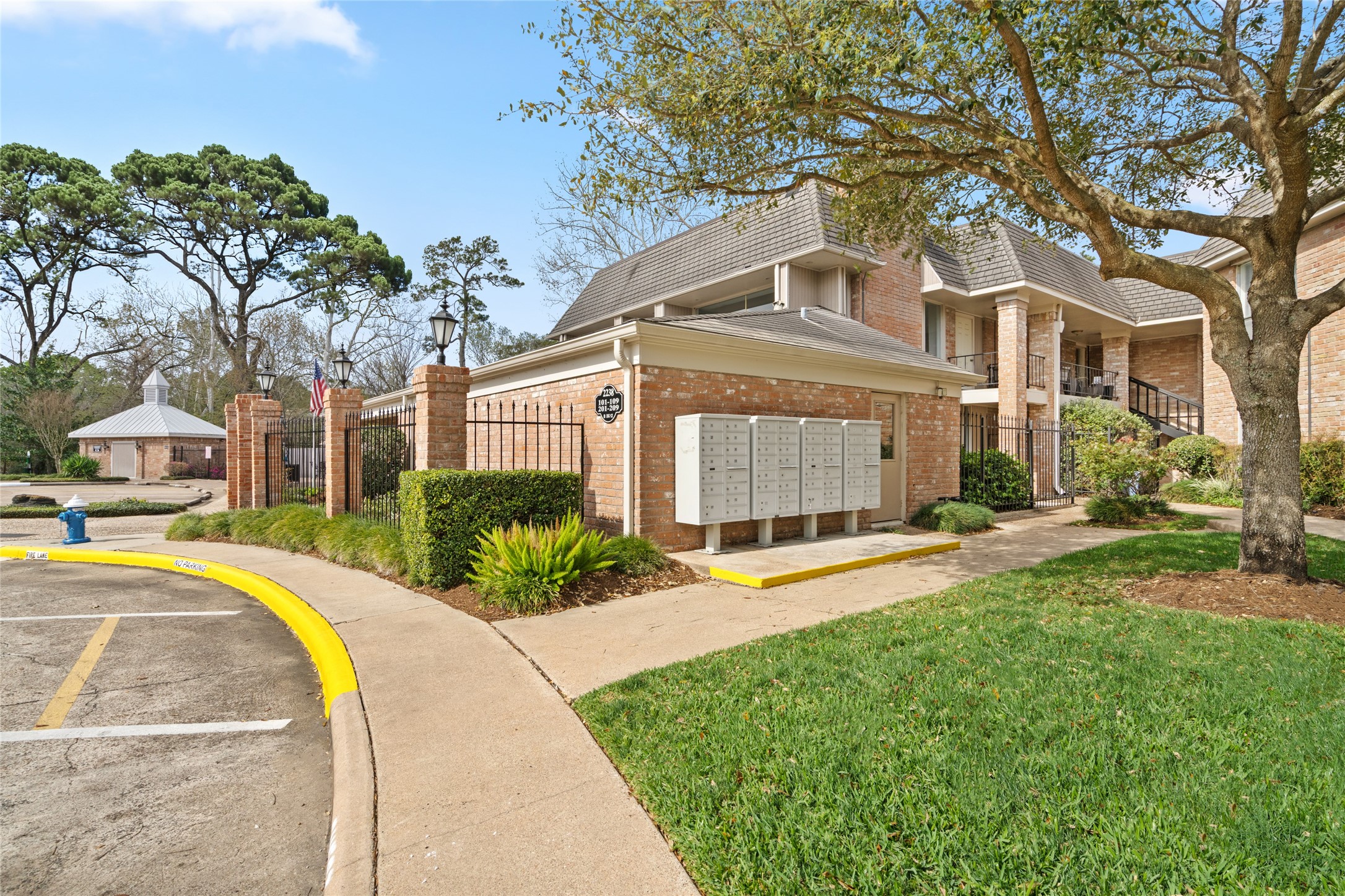 2238 South Piney Point Road, Unit 102 Houston, TX 77063 - Photo 18 of 20 a front view of a house with a yard table and chairs