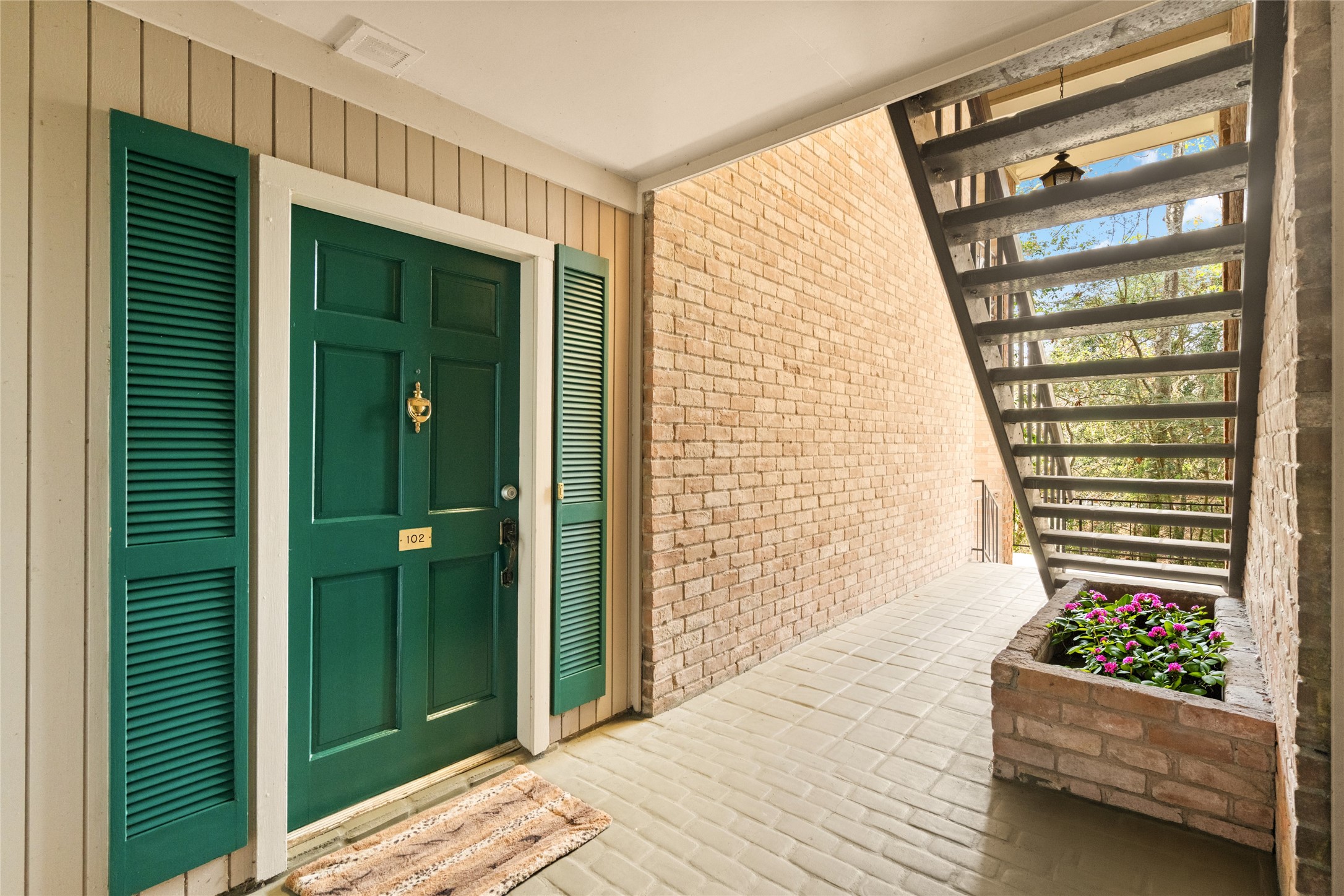 2238 South Piney Point Road, Unit 102 Houston, TX 77063 - Photo 4 of 20 a bedroom with a bed and a window