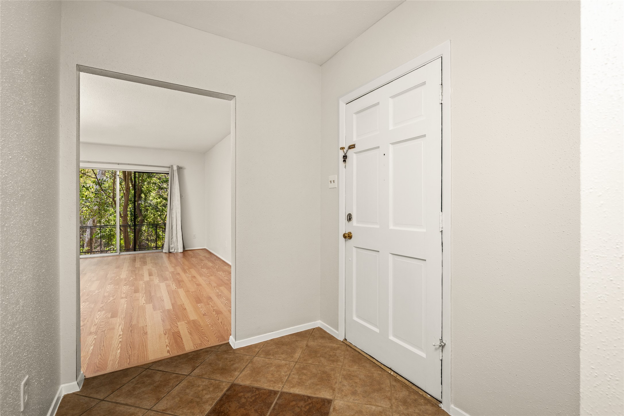 2238 South Piney Point Road, Unit 102 Houston, TX 77063 - Photo 5 of 20 a view of an empty room