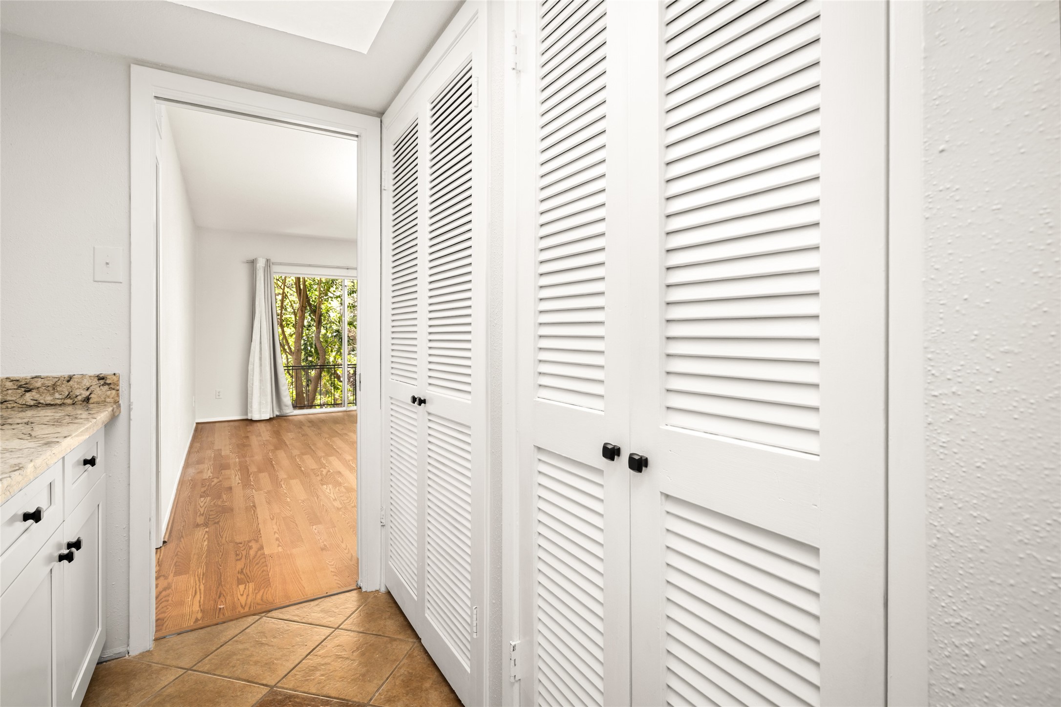 2238 South Piney Point Road, Unit 102 Houston, TX 77063 - Photo 9 of 20 a view of a hallway with wooden floor and a bathroom