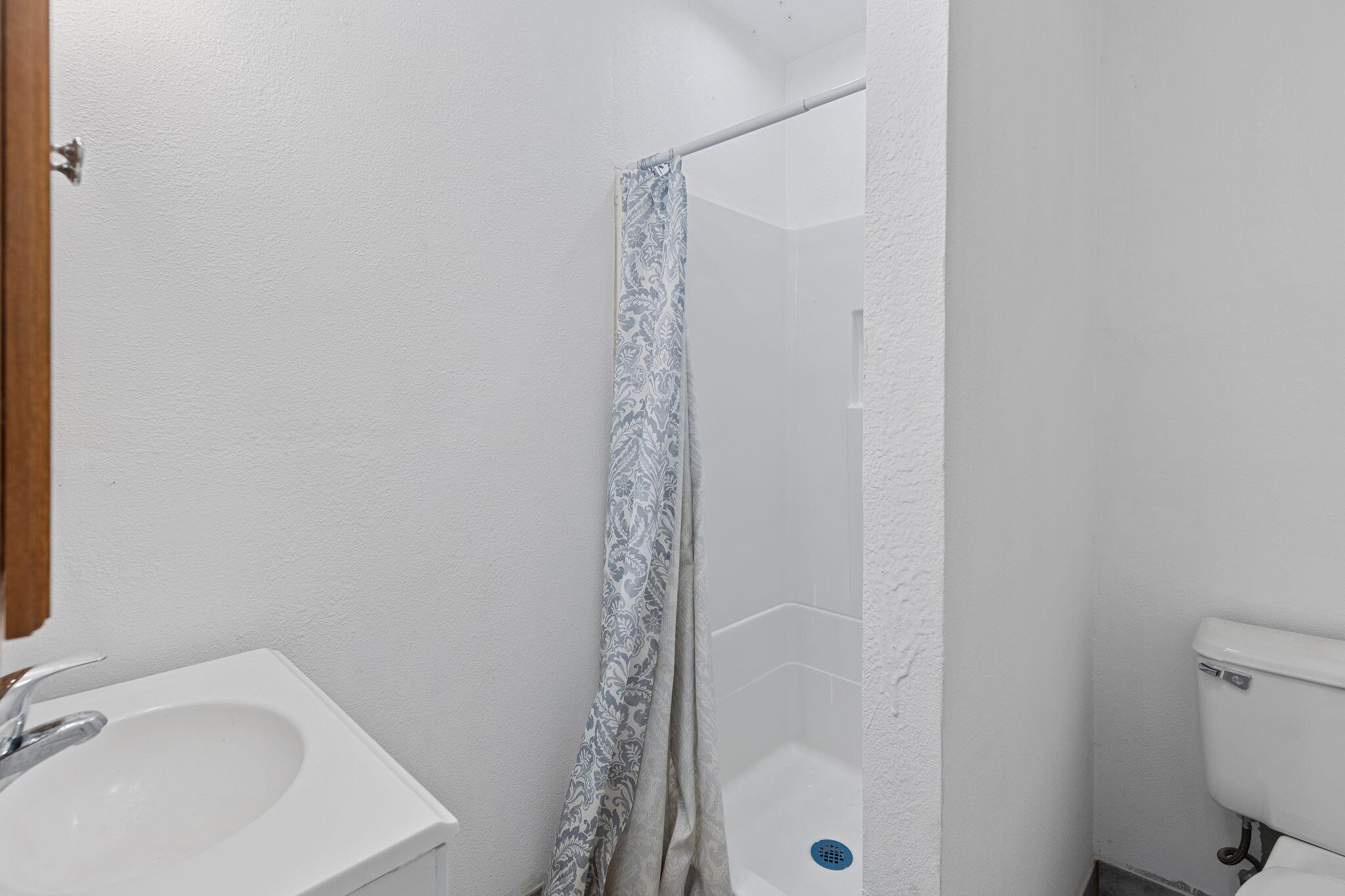 1386 Reuben Road Glendale, OR 97442 - Photo 31 of 34 ADU Bathroom