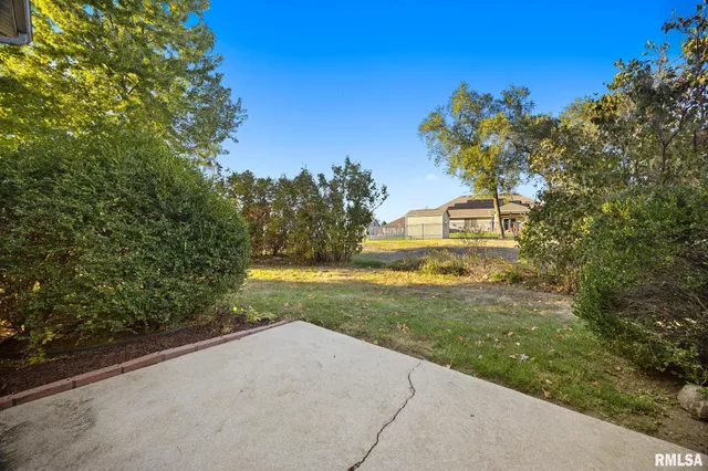 $320,000 | 1101 Eisenhower Drive, Pekin, IL 61554