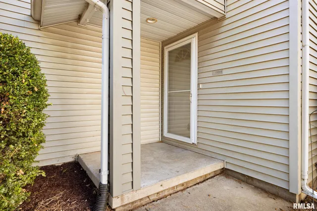 $320,000 | 1101 Eisenhower Drive, Pekin, IL 61554