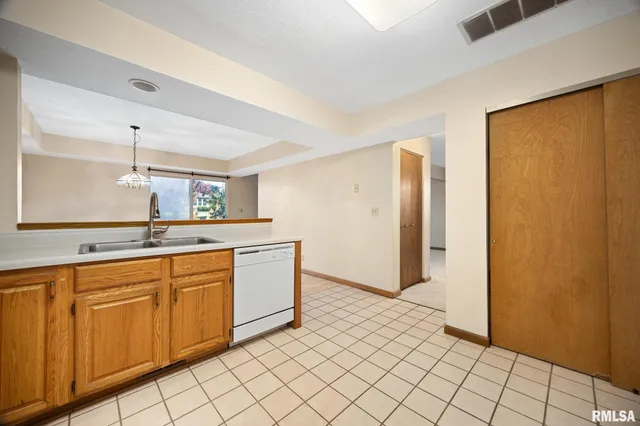 $320,000 | 1101 Eisenhower Drive, Pekin, IL 61554