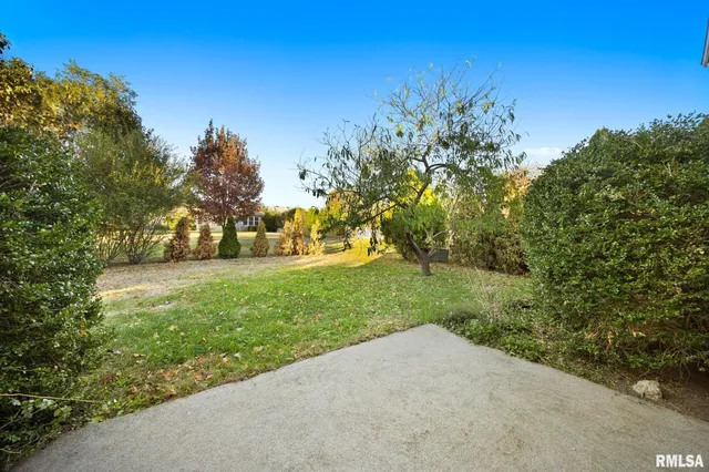 $320,000 | 1101 Eisenhower Drive, Pekin, IL 61554