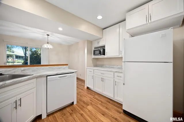 $320,000 | 1101 Eisenhower Drive, Pekin, IL 61554