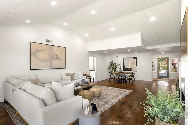 $2,395,000 | 125 East Avenida Junipero, San Clemente, CA 92672