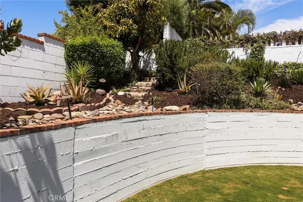 $2,395,000 | 125 East Avenida Junipero, San Clemente, CA 92672