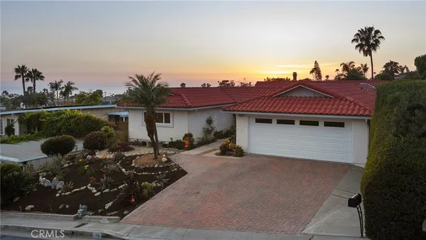 $2,395,000 | 125 East Avenida Junipero, San Clemente, CA 92672