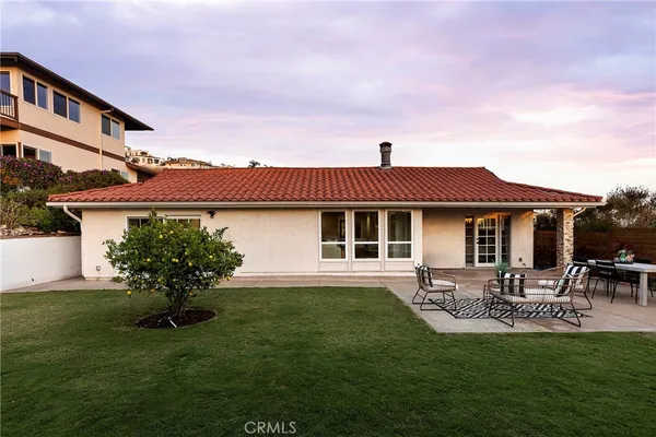 $2,395,000 | 125 East Avenida Junipero, San Clemente, CA 92672