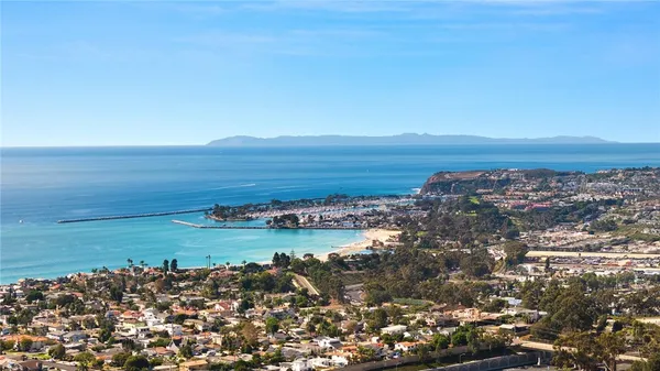 $2,395,000 | 125 East Avenida Junipero, San Clemente, CA 92672