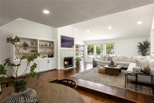 $2,395,000 | 125 East Avenida Junipero, San Clemente, CA 92672