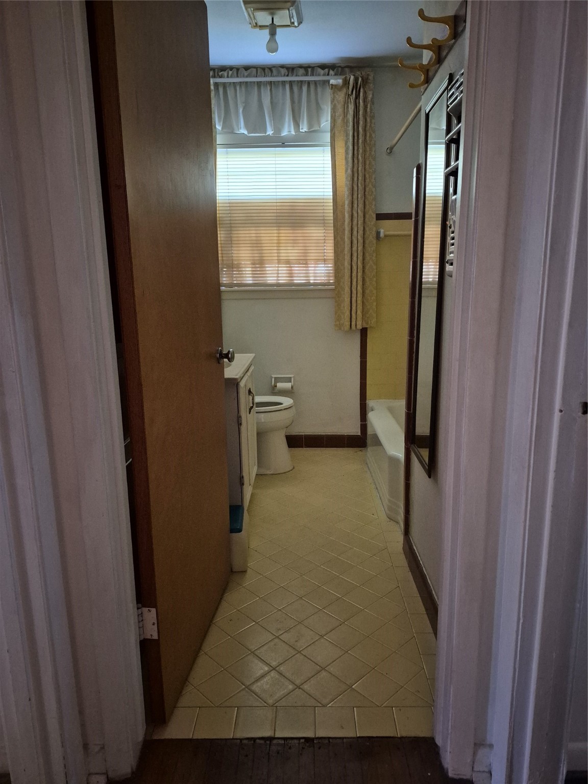 8046 Turquoise Lane Houston, TX 77055 - Photo 6 of 8 a view of a bathroom