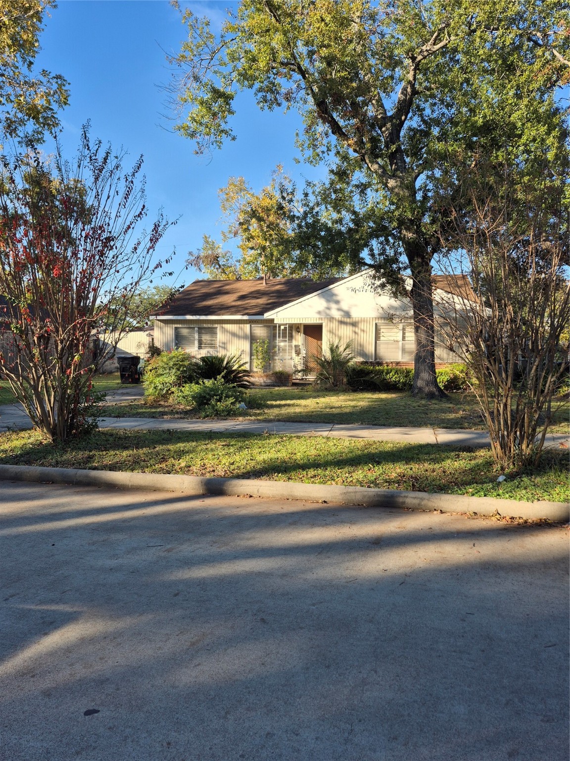8046 Turquoise Lane Houston, TX 77055 - Photo 8 of 8 a view of a house with a yard