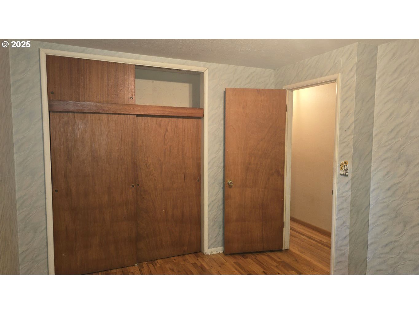 19520 Southwest Kinnaman Road Beaverton, OR 97078 - Photo 13 of 47 a black and white photo