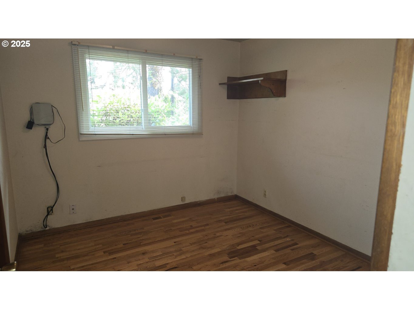 19520 Southwest Kinnaman Road Beaverton, OR 97078 - Photo 17 of 47 a room with a window and a ceiling fan