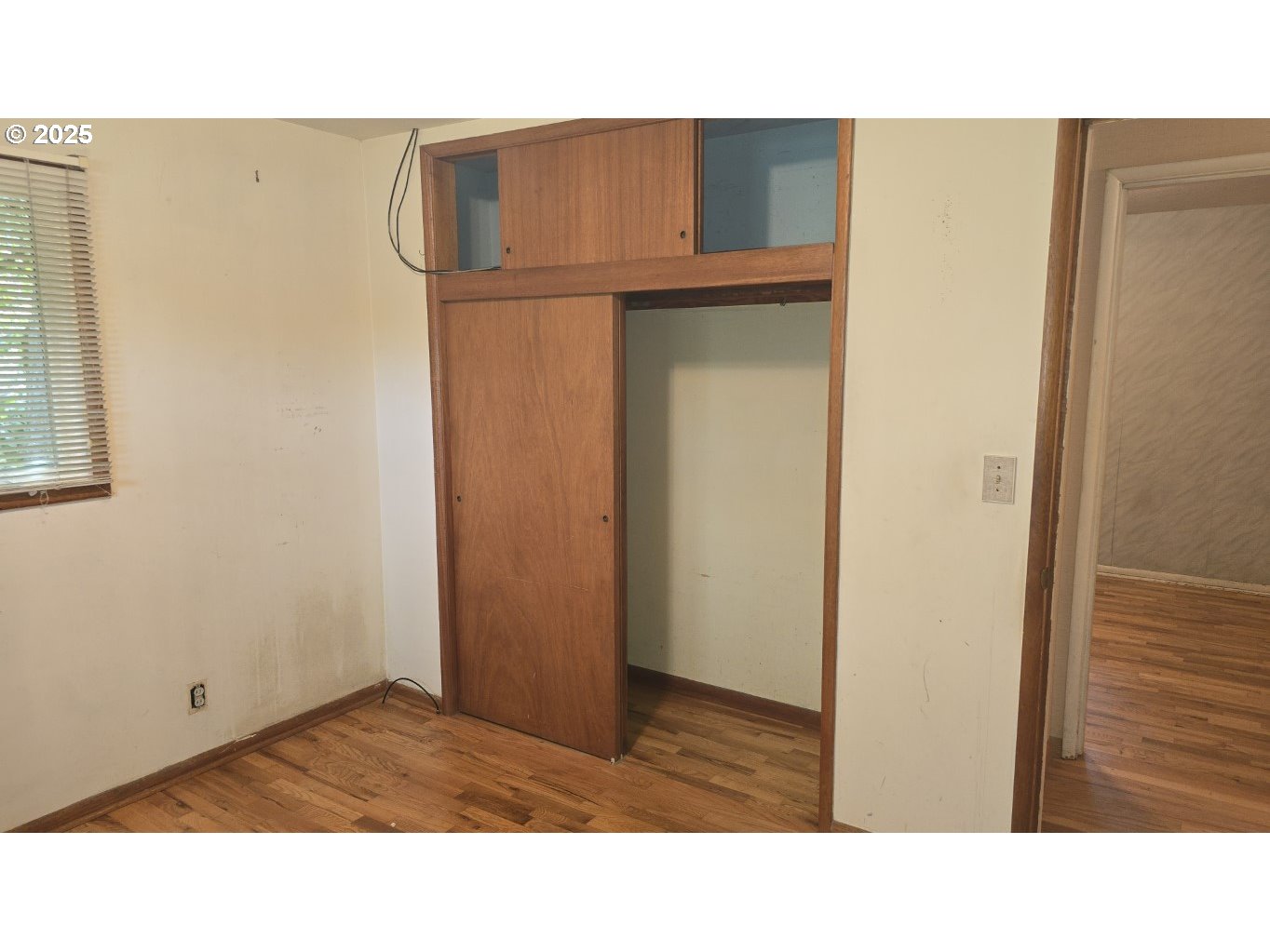 19520 Southwest Kinnaman Road Beaverton, OR 97078 - Photo 18 of 47 a black and white photo of a room