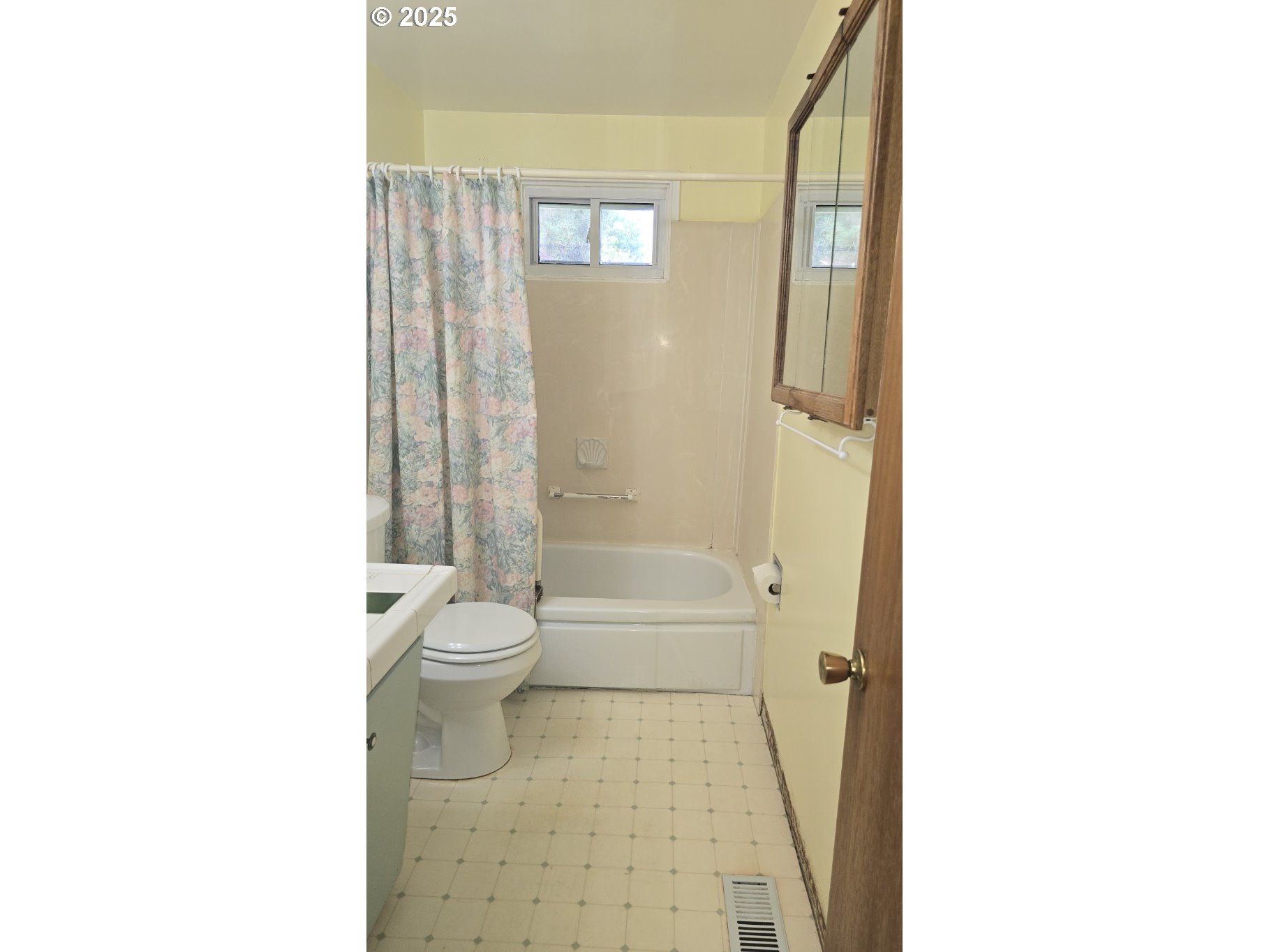 19520 Southwest Kinnaman Road Beaverton, OR 97078 - Photo 19 of 47 a bathroom with a toilet and a shower