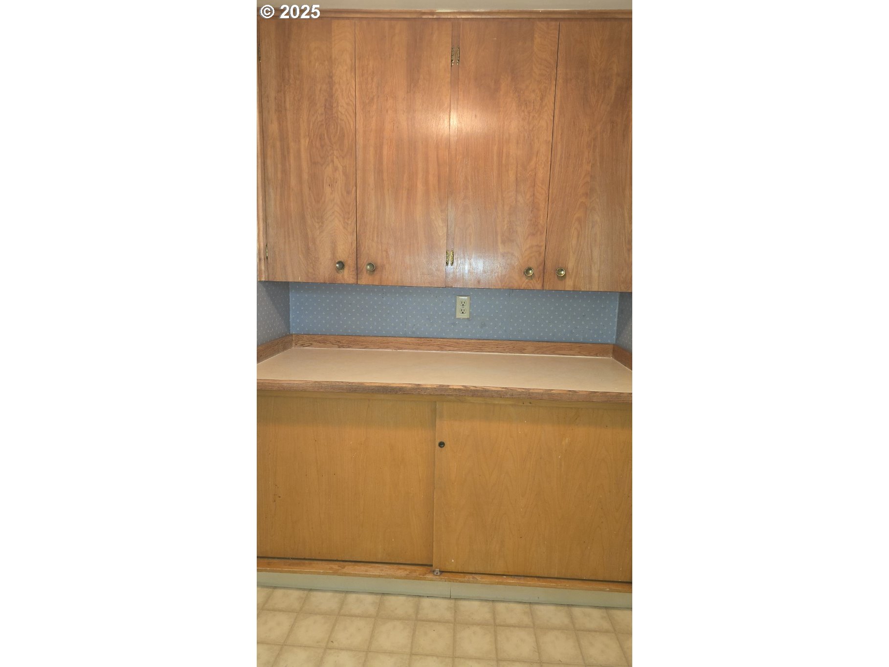 19520 Southwest Kinnaman Road Beaverton, OR 97078 - Photo 23 of 47 a view of door