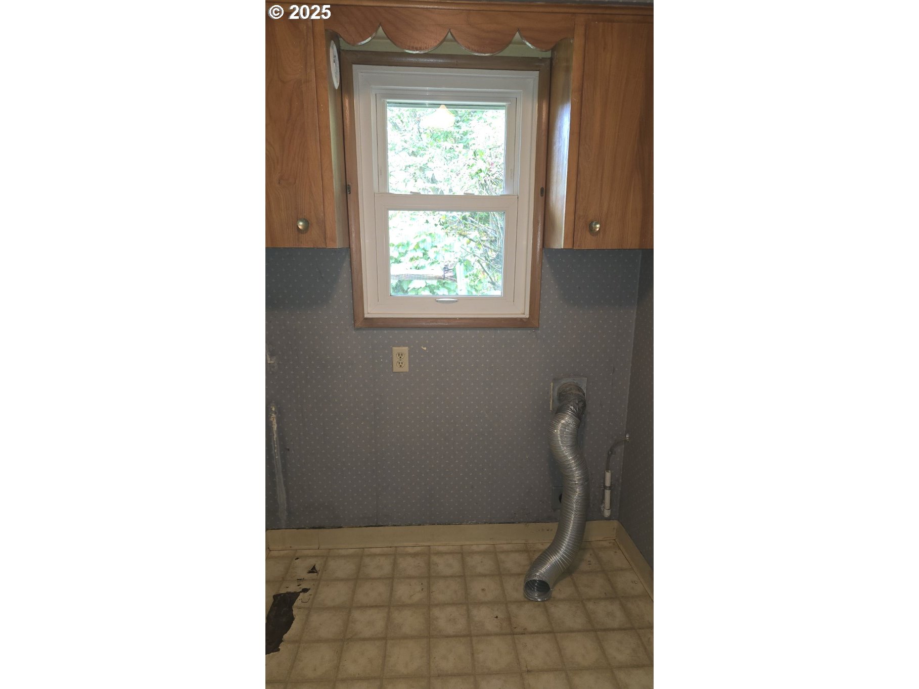 19520 Southwest Kinnaman Road Beaverton, OR 97078 - Photo 24 of 47 a bathroom with a sink and a toilet